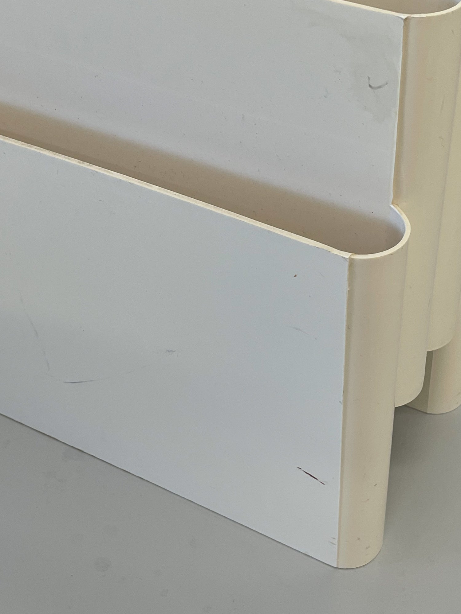 2-Tiered Off-White Magazine Rack by Giotto Stoppino for Kartell